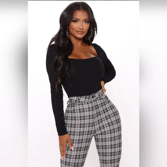 Sleek Black Fitted Bodysuit with Long Sleeves - Picture 7 of 13